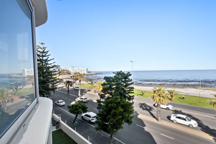 2 Bedroom Property for Sale in Sea Point Western Cape